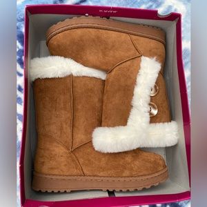Limited Quantity SO® Abigail Women's Faux-Fur Winter Boots Size 8.5 Like New
